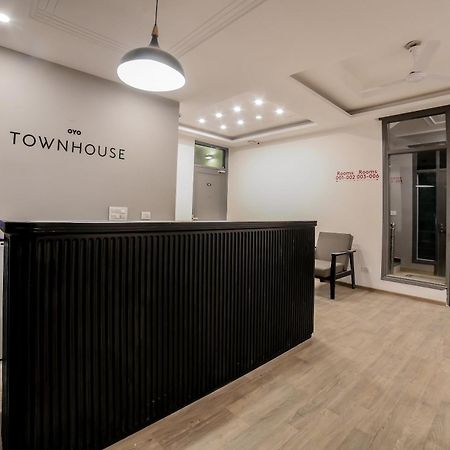 Townhouse 330 Dlf Phase-2 Near Leisure Valley Park 구르가온 외부 사진